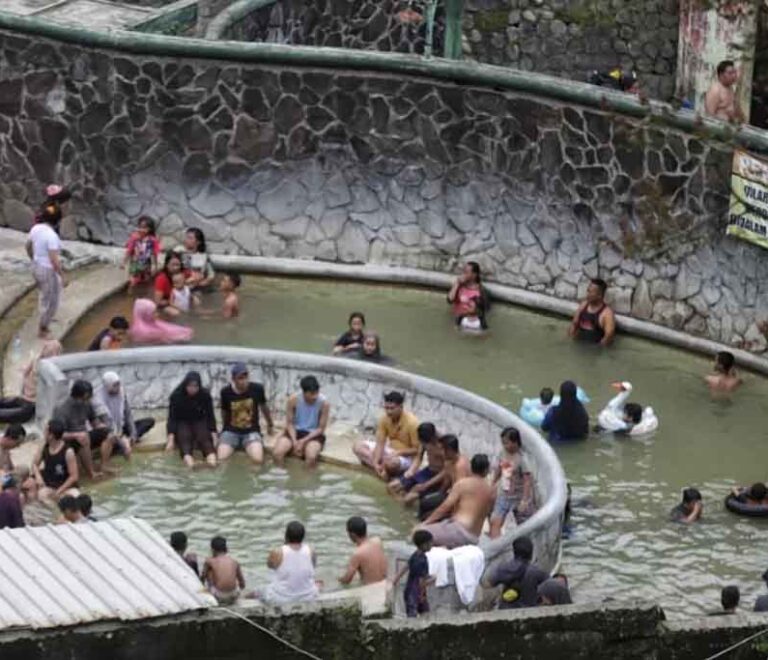 Bathing at Pacet Hot spring - Mojokerto