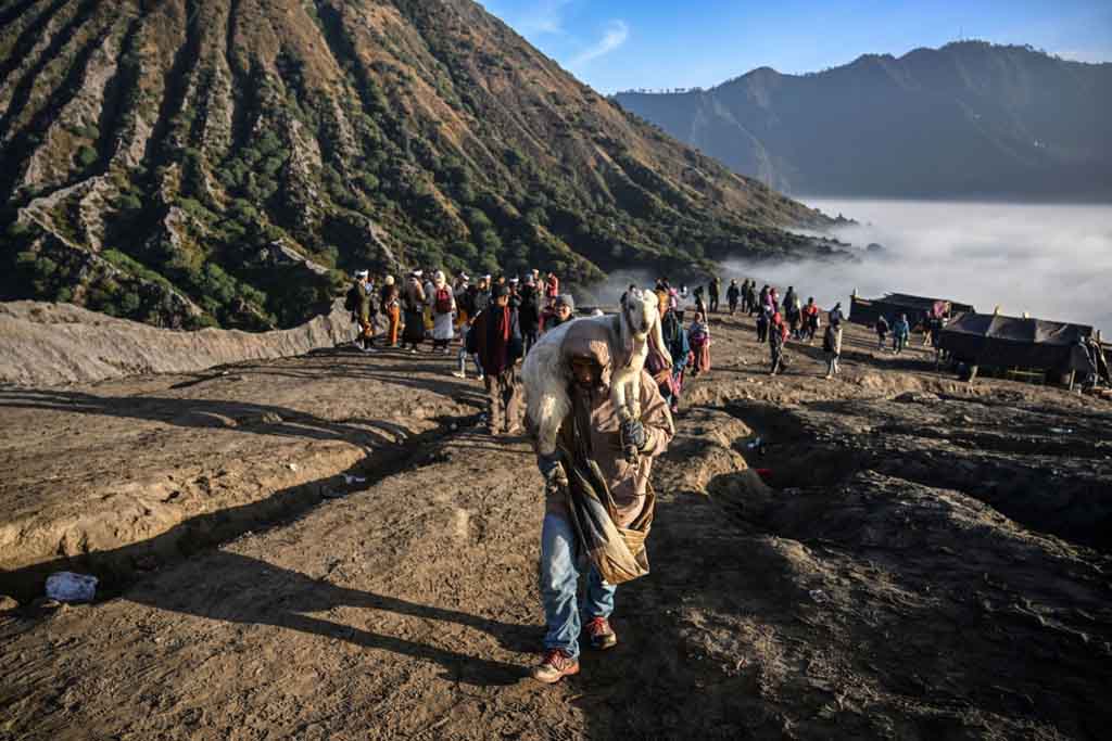 Kasodo Ceremony of Tenggerese Bromo People