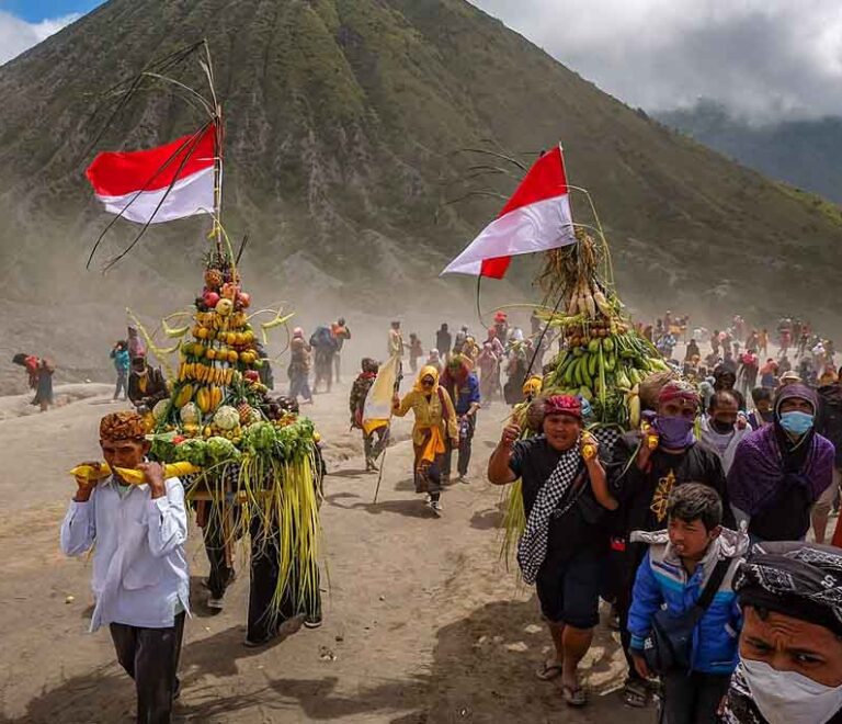 The Atmosphere during Yadnya Kaodo Ceremony in Bromo