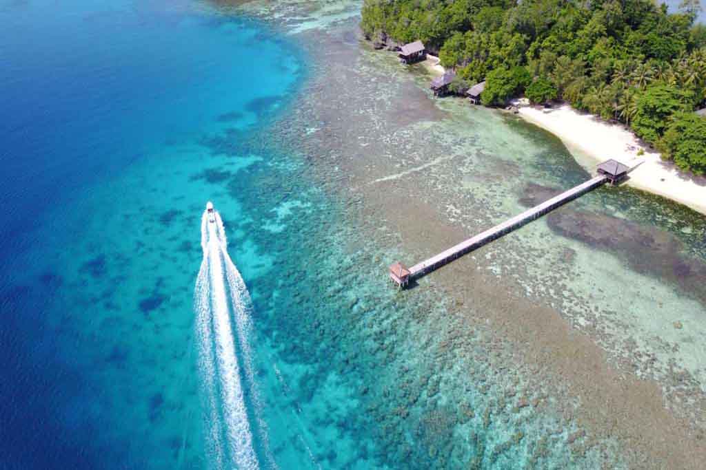 The Clear Chrystal Shore of Togean national park