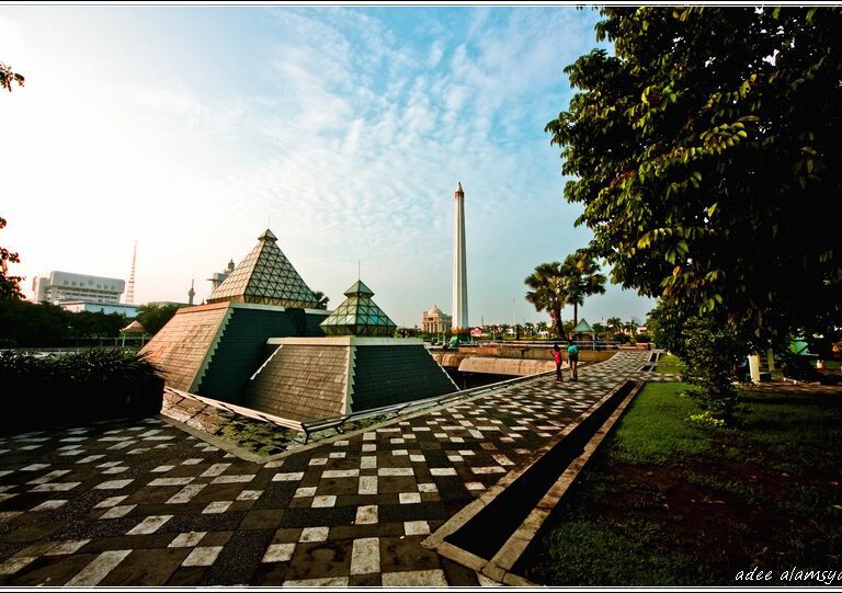 Museum dan Tugu Pahlawan Surabaya
