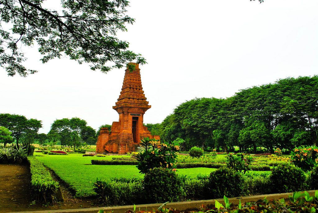 Bajang Ratu temple - Trowulan