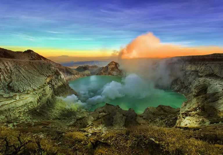 Morning in Ijen crater