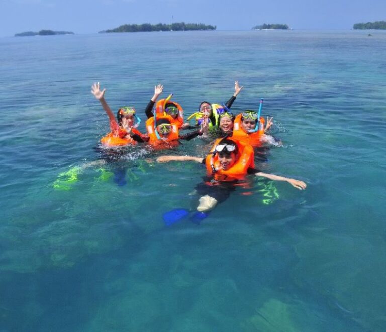 Snorkeling in Pari island - Thousand Islands