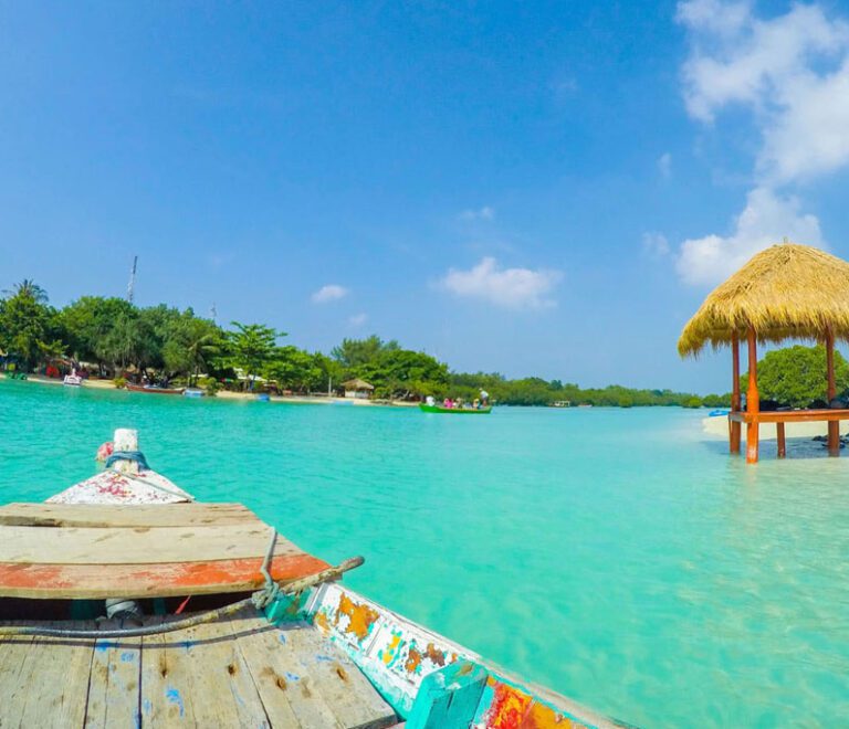 The white sandy beach in Pari island