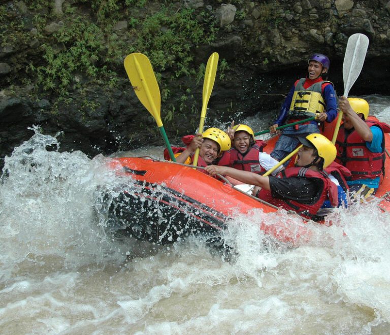 Wisata Rafting Sungai Pekalen