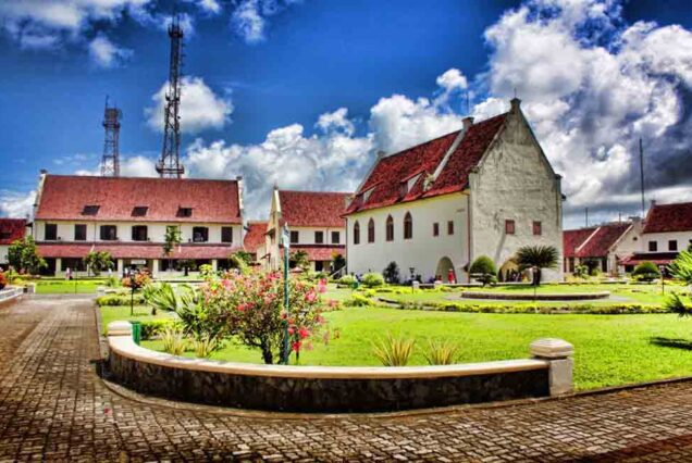 Makassar City Tour: Cultural & Culinary Experience