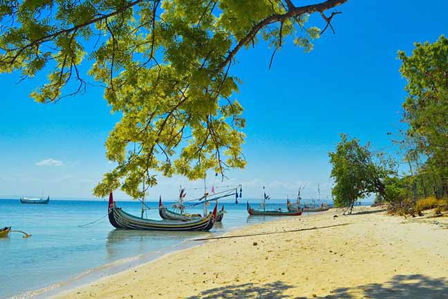 Gili Labak beach view