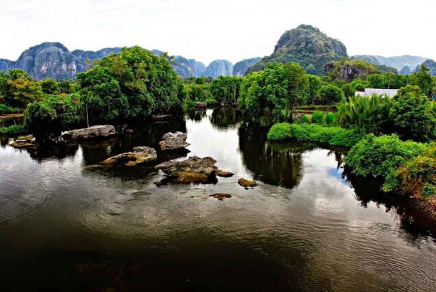 Rammang-Rammang Day Tour from Makassar: Karst Mountains & Pute River Cruise