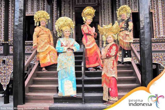 Minangkabau Heritage 1 day tour: Padang, Pagaruyung Palace & Scenic Lake Singkarak