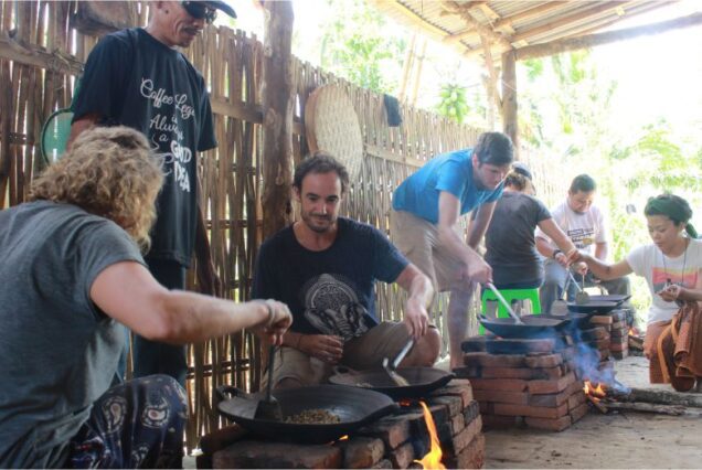 Sangrai Kopi di Gombengsari