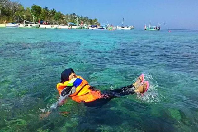 Snorkeling in Gili Labak