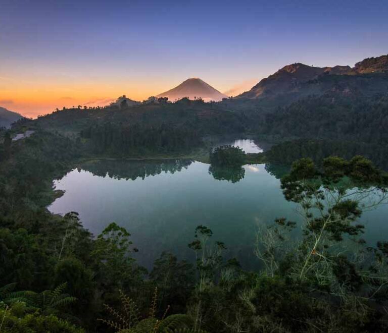 Telaga Warna Dataran Tinggi Dieng