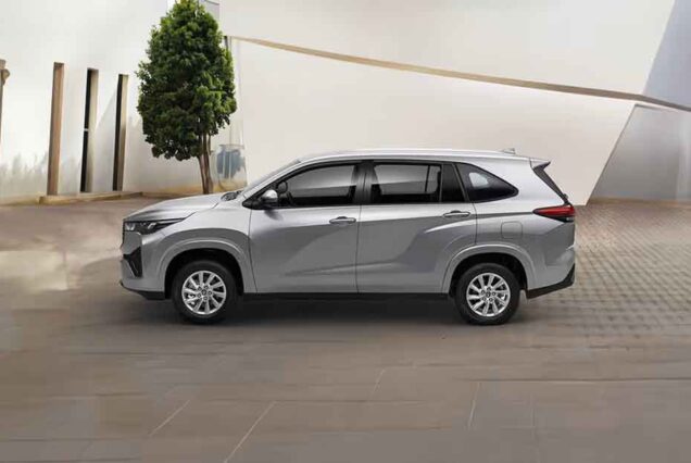 Toyota Innova Side Apperance