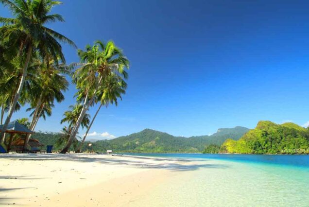 White sandy beach of Pasumpahan island