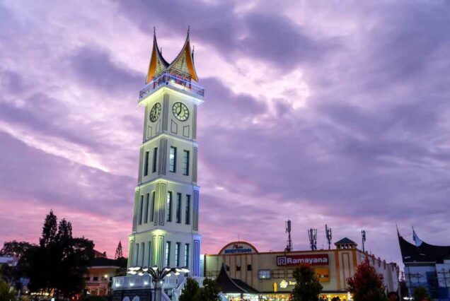 Bukittinggi City Day Tour: Jam Gadang, Ngarai Sianok & Ateh Market Experience from Padang
