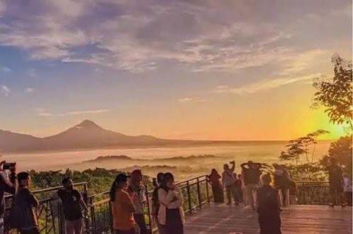 Borobudur Sunrise Tour at Punthuk Setumbu from Yogyakarta & Chicken Church Experience