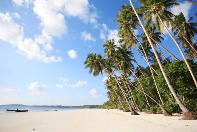 A-beautiful-white-sandy-beach-of-Kei-islands