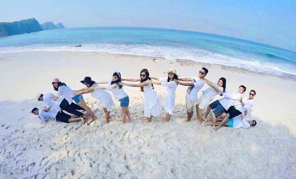 A group tour with beautiful beach of Sangiang island