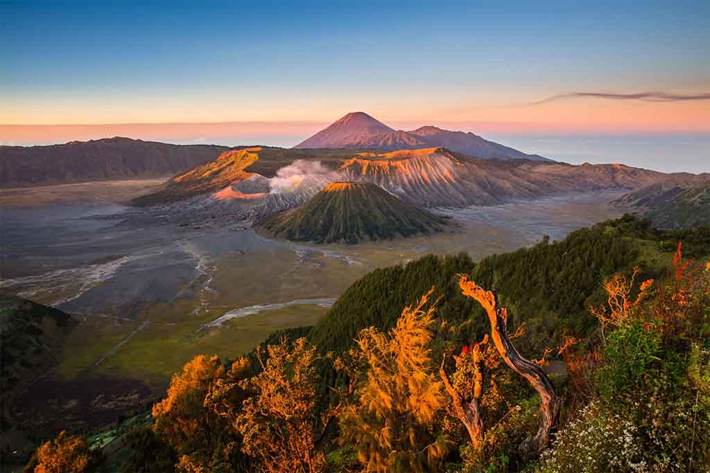 Bromo Sunrise - caldera & mountains layer view