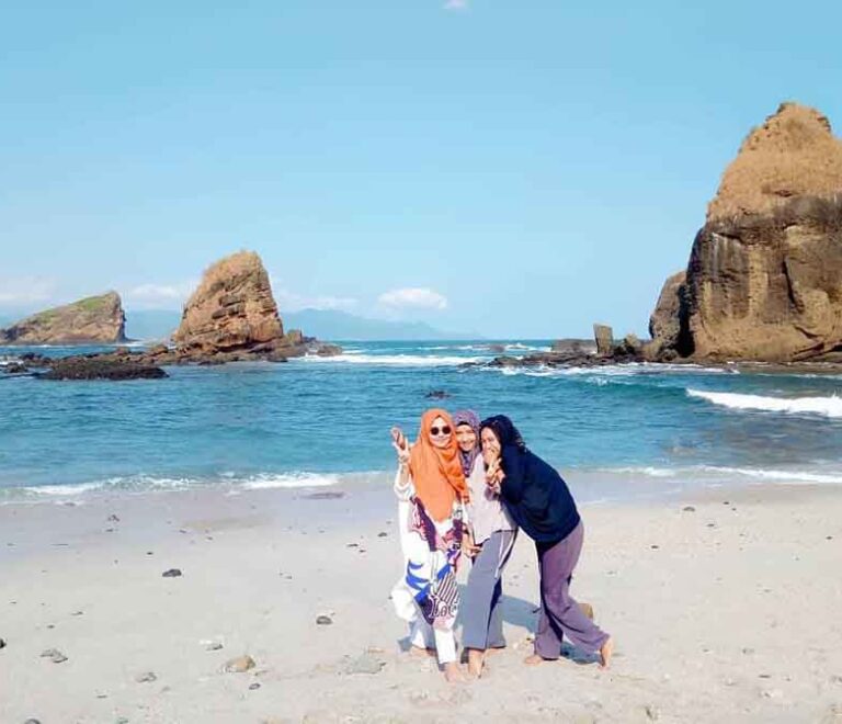 The trip to Papuma beach