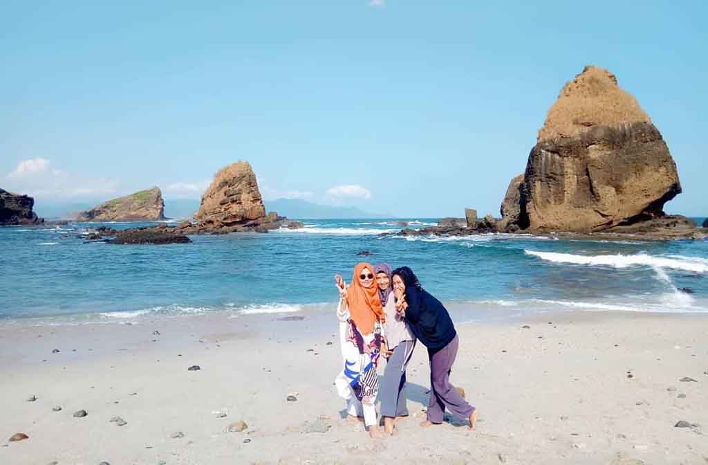 The trip to Papuma beach