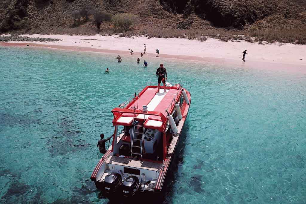 Red whale Speedboat for Daily Shared Komodo Adventure – Labuhan Bajo