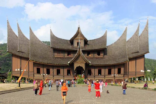 Tourists Acitivities in Pagaruyung Palace